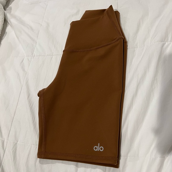 Alo Yoga shorts for Women XS color Brown - Picture 4 of 4